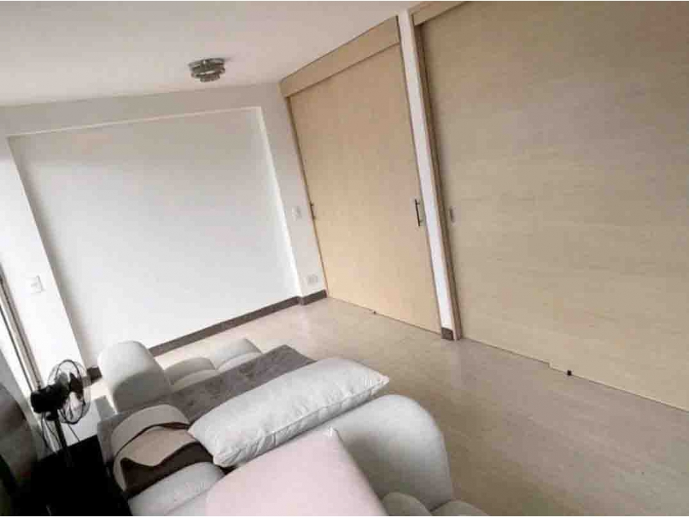 VENTA DE APARTAMENTO EN LA LOMA DE LOS BERNAL. — foto 2