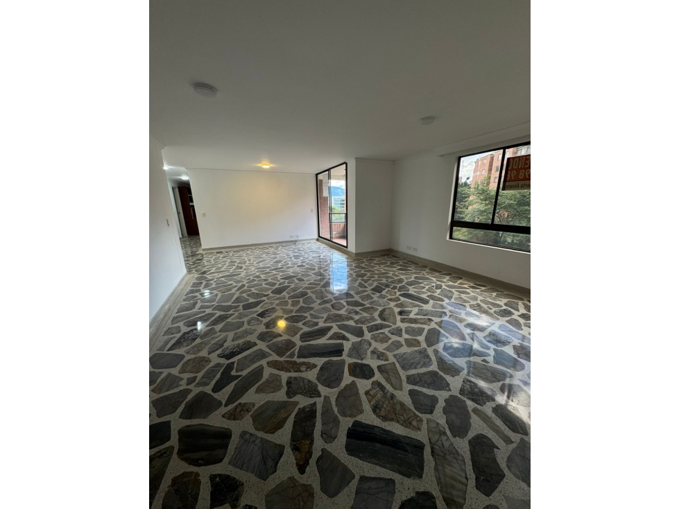 APARTAMENTO EN EL SECTOR LA LOMAS EL POBLADO MEDELLIN — foto 2