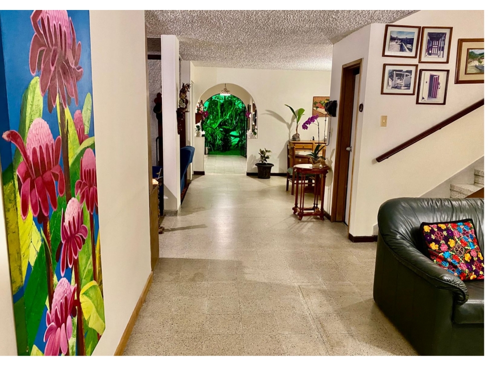 CASA UNIFAMILIAR INDEPENDIENTE EN VENTA | 220 mt2  con GARAJE — foto 2