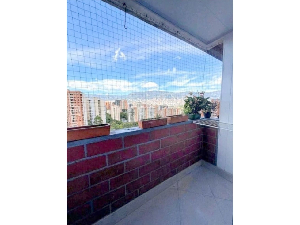 VENTA DE APARTAMENTO EN LA LOMA DE LOS BERNAL. — foto 2