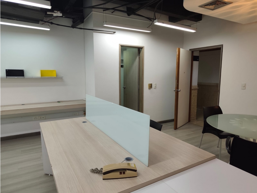 ARRIENDO OFICINA EN EL POBLADO MILLA DE ORO. — foto 3