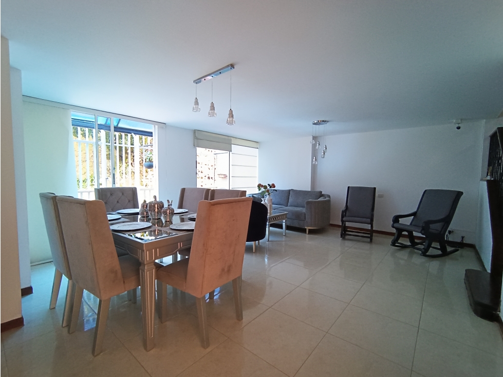 VENTA CASA EN LA LOMA DE LOS BERNAL PARTE BAJA. ESPACIOS — foto 2