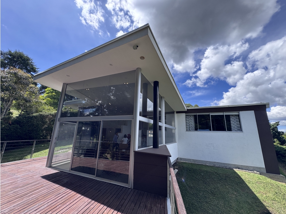 SE VENDE CASA CAMPESTRE EN RIO NEGRO - A 5 MINUTOS DEL AEROPUERTO — foto 2
