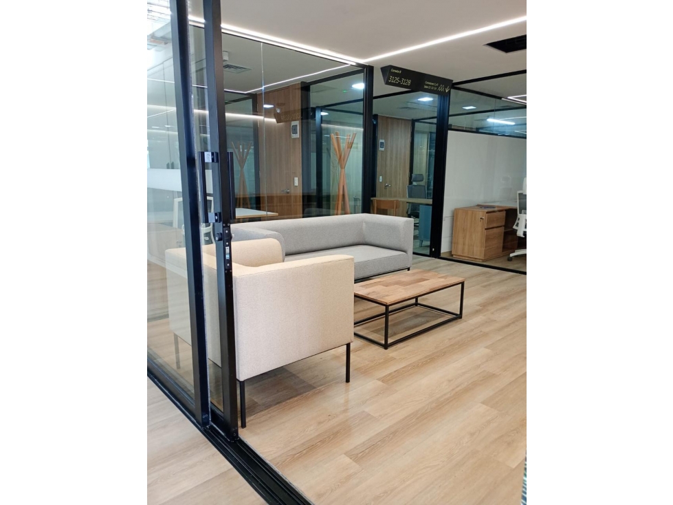 VENTA DE OFICINA EN LOS COLORES, MEDELLÍN — foto 2