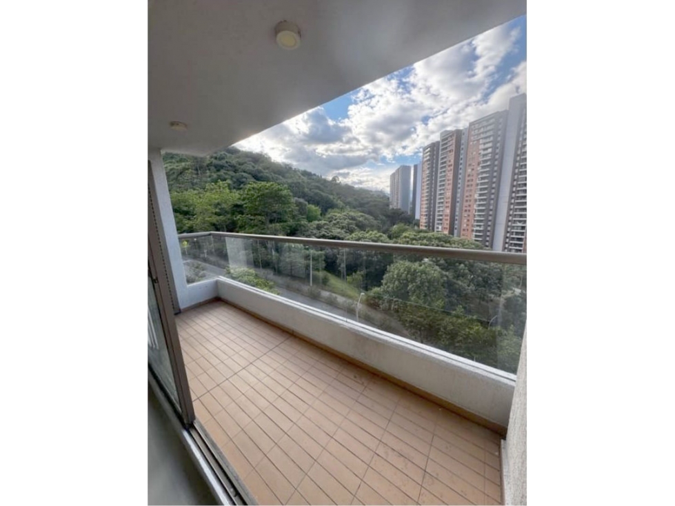 VENTA DE APARTAMENTO EN LA LOMA DE LOS BERNAL. — foto 2
