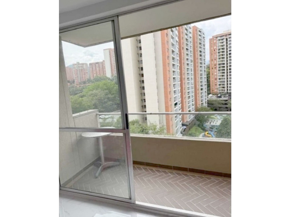 VENTA DE APARTAMENTO EN LA LOMA DE LOS BERNAL. — foto 2