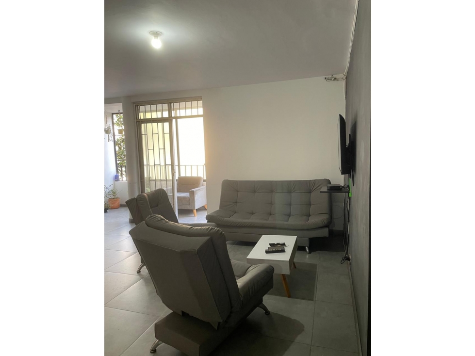 VENDO CASA PH EN LAURELES