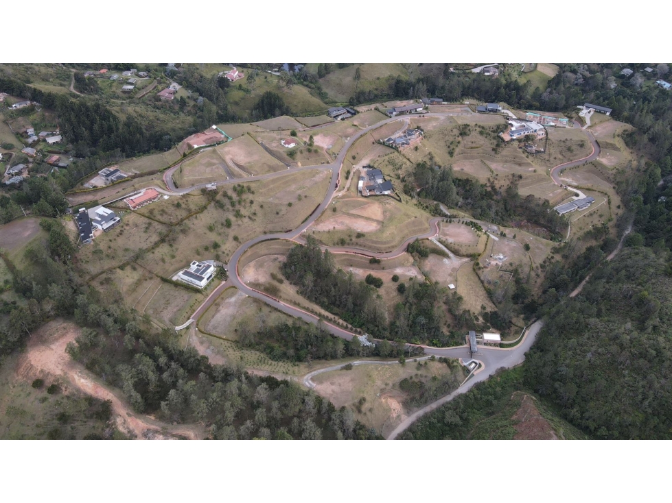 Lote campestre de 3.260 m² en El Retiro, explanado y rodeado de bosque — foto 2