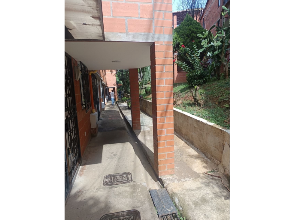 VENTA DE CASA EN ROSALES DE TERRANOVA CON POSIBILIDAD DE AMPLIACIÓN — foto 4