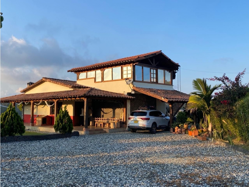 FINCA ESTILO RUSTICO KM 10 VIA MARINILLA EL PEÑOL