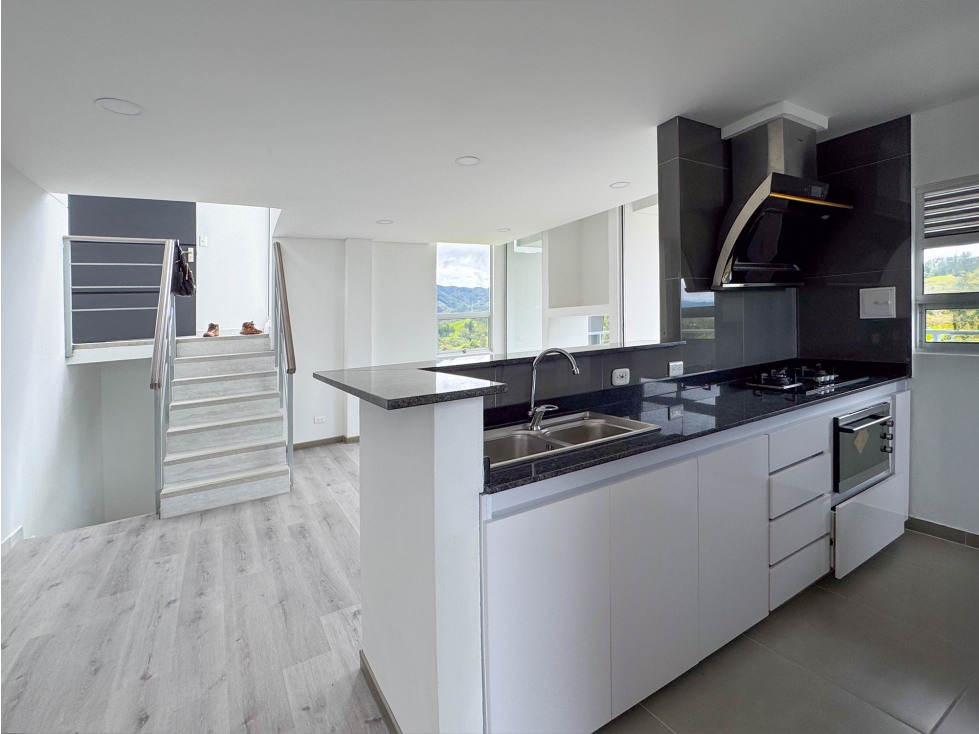 VENTA CASA UNIFAMILIAR Área 112m2, Guatapé (Antiq) - 2