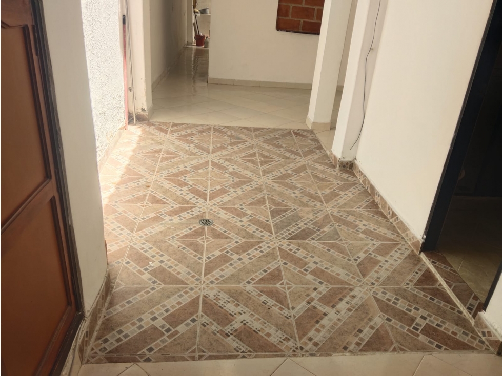 CASA MUY AMPLIA EN PRIMER PISO EN VENTA EN GUAYABAL — foto 4