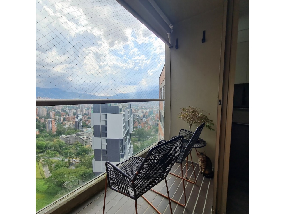 Apartamento dúplex en venta El Poblado, sector padre Marianito.
