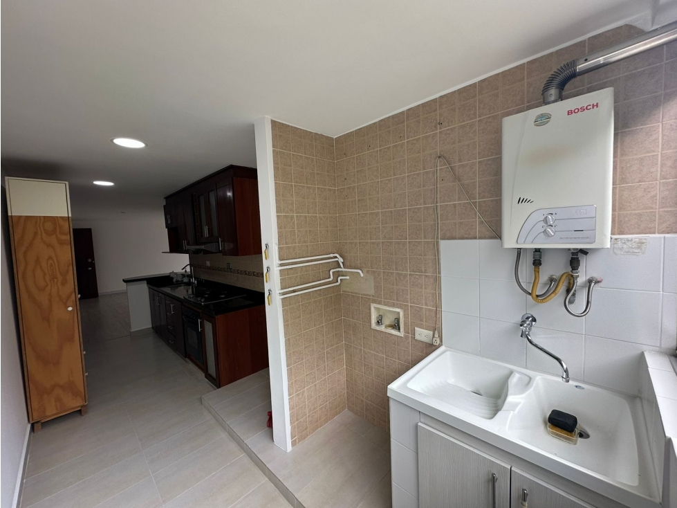 VENDO APARTAMENTO LOMA DE LOS BALSOS EXCELENTE UBICACION — foto 3
