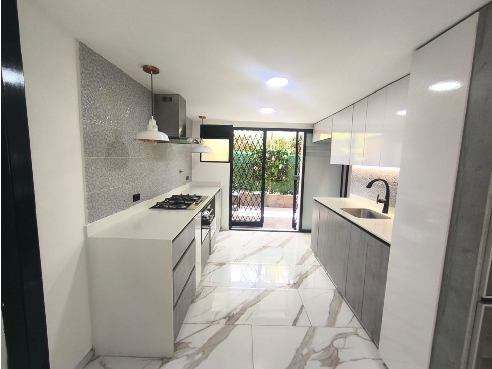 VENTA DE CASA DE 3 NIVELES SURAMERICA