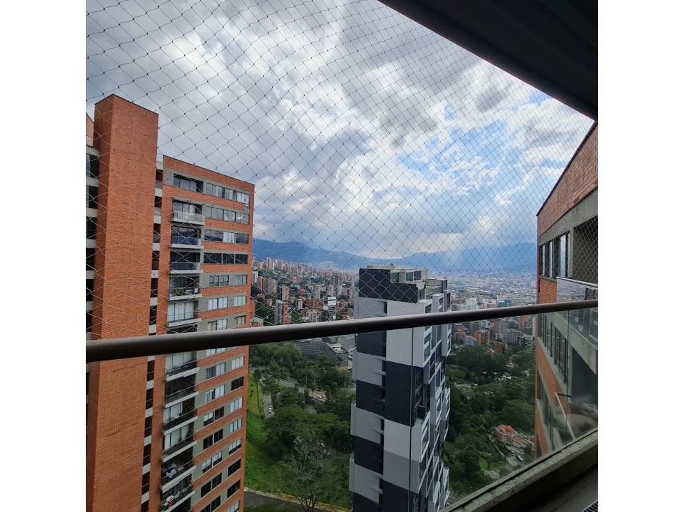 Apartamento dúplex en venta El Poblado, sector padre Marianito. — foto 2