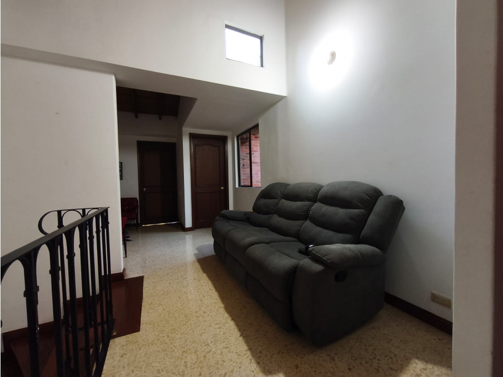 VENDO CASA EN EL POBLADO EXCLUSIVO SECTOR LAS SANTAS