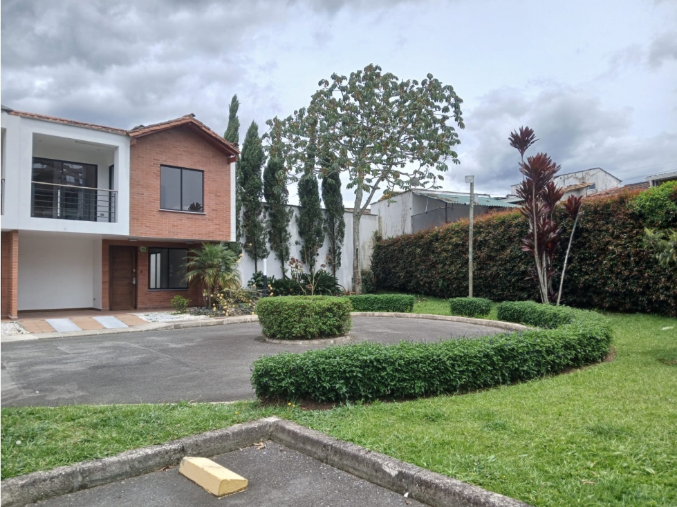 VENDO CASA EN UNIDAD CERRADA- LA CEJA