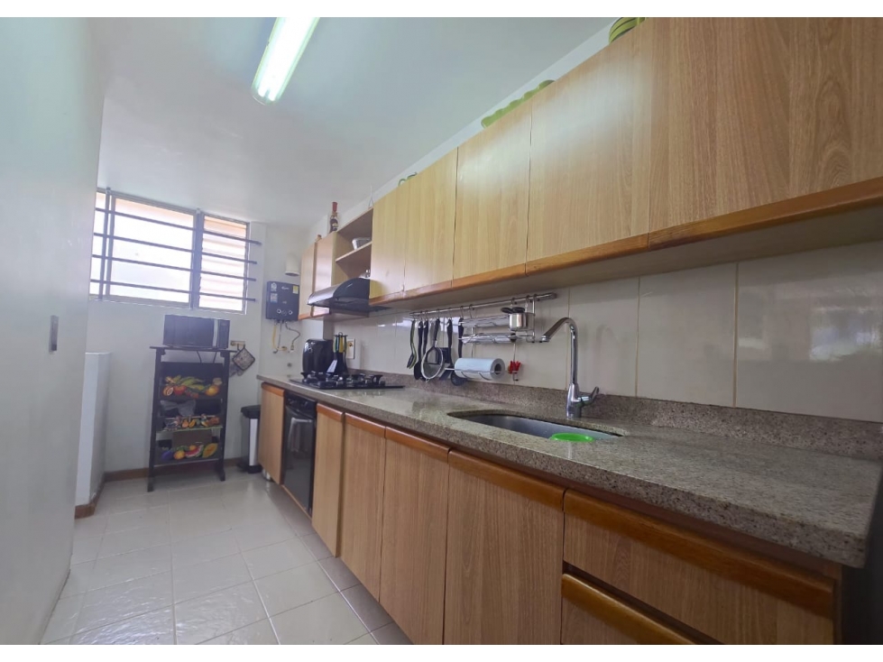 VENTA DE AMPLIO APARTAMENTO EN LA LOMA DE LOS BERNAL — foto 5