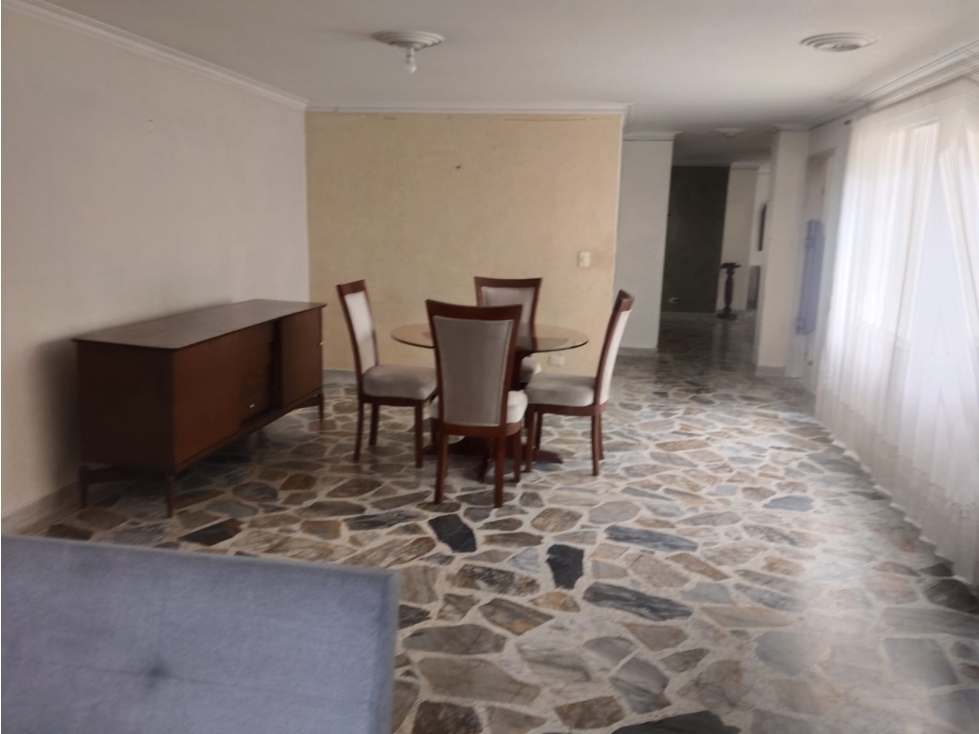 APARTAMENTO CON AMPLIOS ESPACIOS EN VENTA EN EL CORAZÓN DE LAURELES — foto 2
