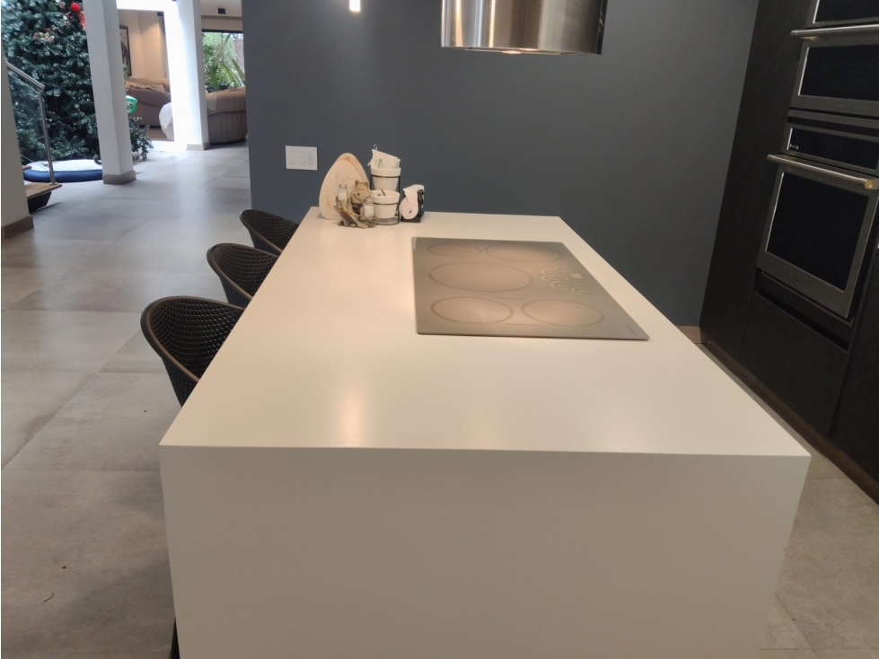 Lujosa Casa de 630m² en Los Colores - 3 Niveles, Jacuzzi y Cine — foto 3