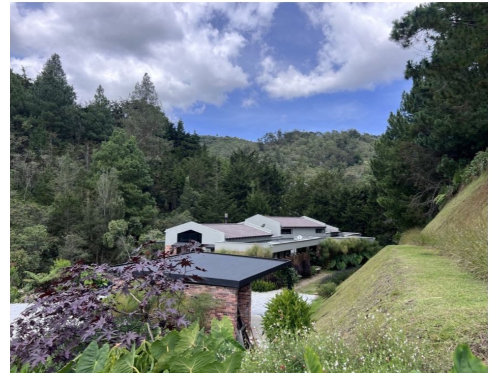 Espectacular Casa En El Retiro - Exclusividad, Amplitud y Naturaleza