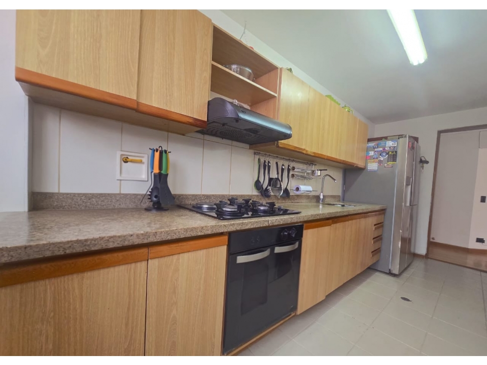 VENTA DE AMPLIO APARTAMENTO EN LA LOMA DE LOS BERNAL — foto 6