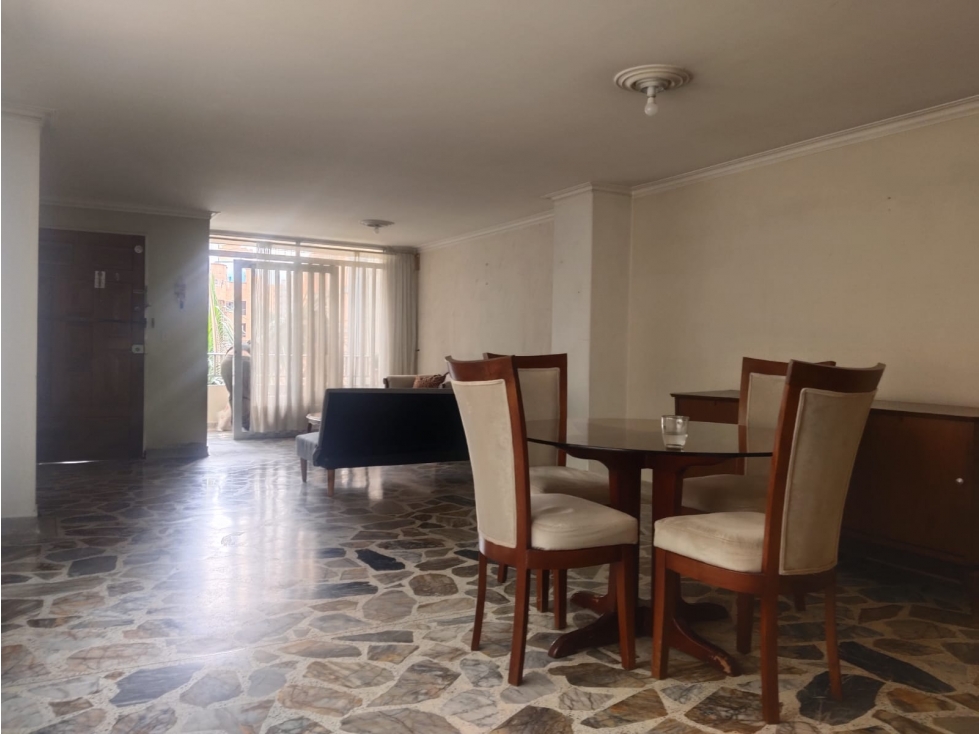 APARTAMENTO CON AMPLIOS ESPACIOS EN VENTA EN EL CORAZÓN DE LAURELES