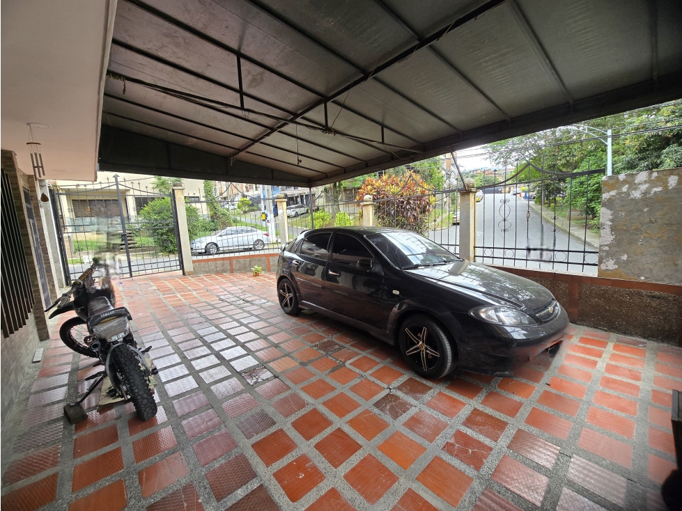 Vendo propiedad en el barrio Girardot, Medellín