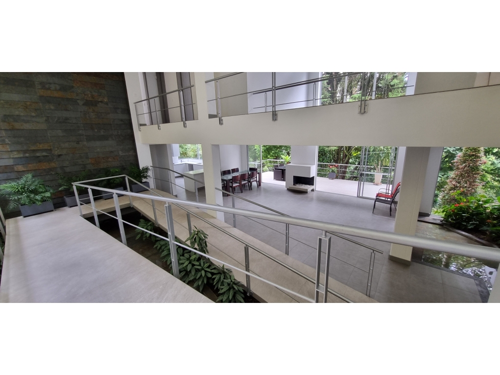 VENDO CASA CON DISEÑO EXCLUSIVO UNIDAD MUY PRIVADA SABANETA — foto 3