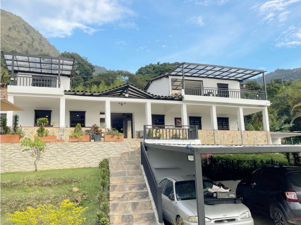 VENDO FINCA EN COPACABANA.