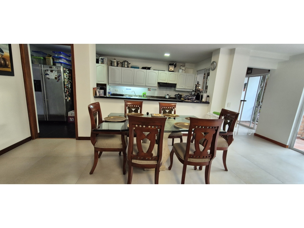 VENDO CASA EN ENVIGADO DE 3 NIVELES CON 5 ALCOBAS EN LAS BRUJAS — foto 4