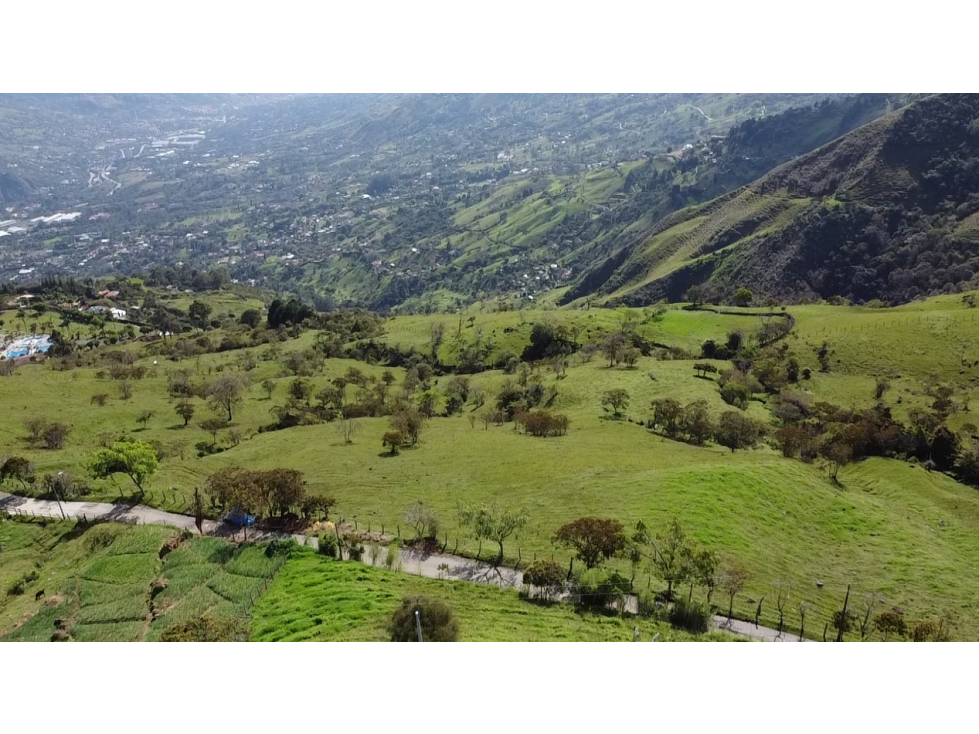 SE VENDE CASA CAMPESTRE CON BELLA PANORÁMICA EN GIRARDOTA - 2