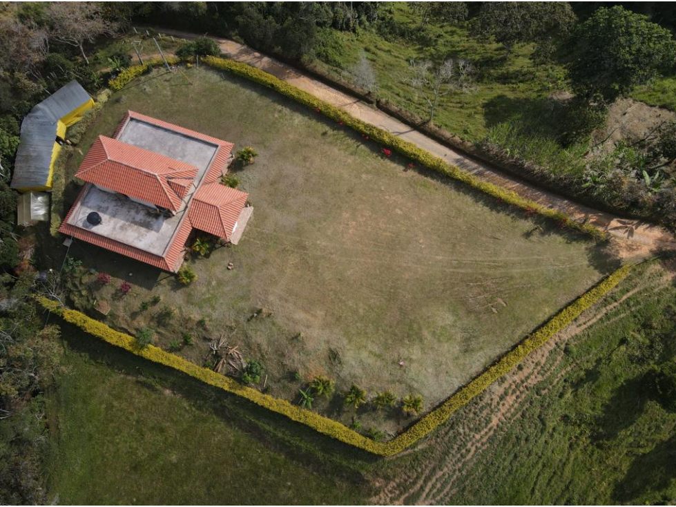CASA CAMPESTRE EN YOLOMBÓ - 1