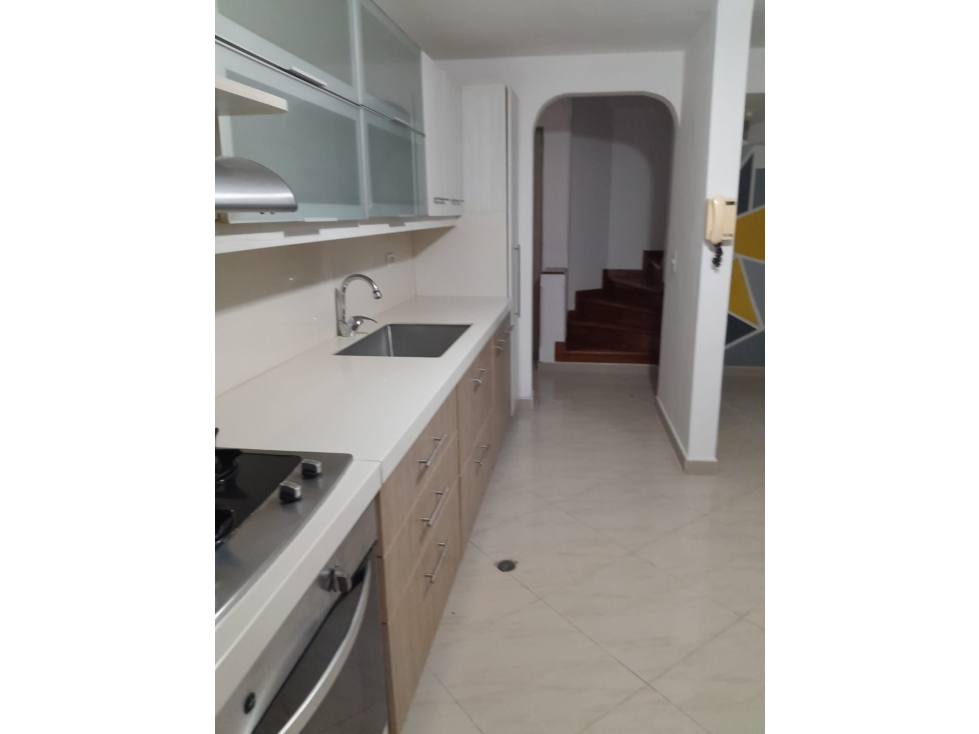 VENTA DE CASA CON JARDIN EN LA LOMA DE LOS BERNAL — foto 5