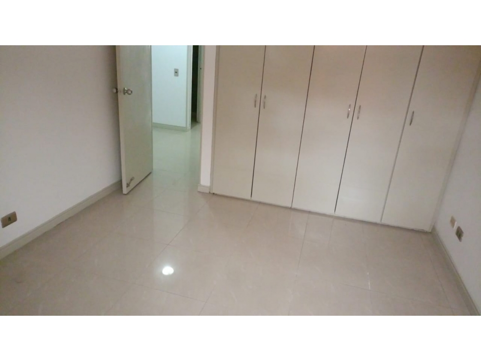 VENDO AMPLIO APARTAMENTO PISO BAJO EN CONQUISTADORES — foto 6
