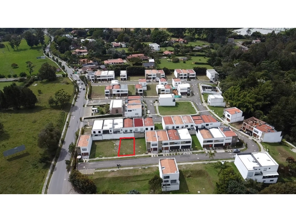 SE VENDE LOTE EN UNIDAD DE LLANO GRANDE — foto 2
