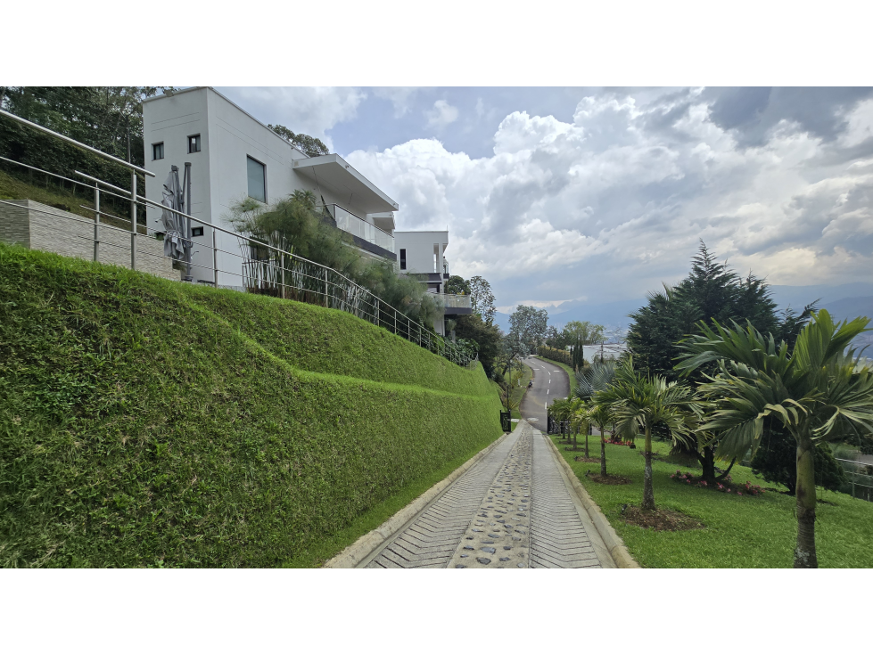 SE VENDE ESPECTACULAR CASA CAMPESTRE EN EL ALTO DE LAS PALMAS