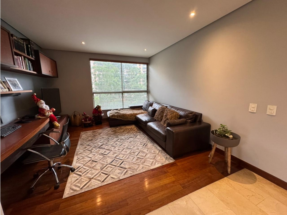 Apartamento en venta El Poblado, sector Las Santas. — foto 3