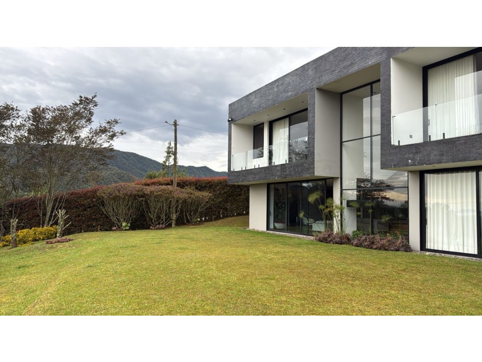 SE VENDE CASA CAMPESTRE EN ENVIGADO LOMA DEL ESCOBERO — foto 2