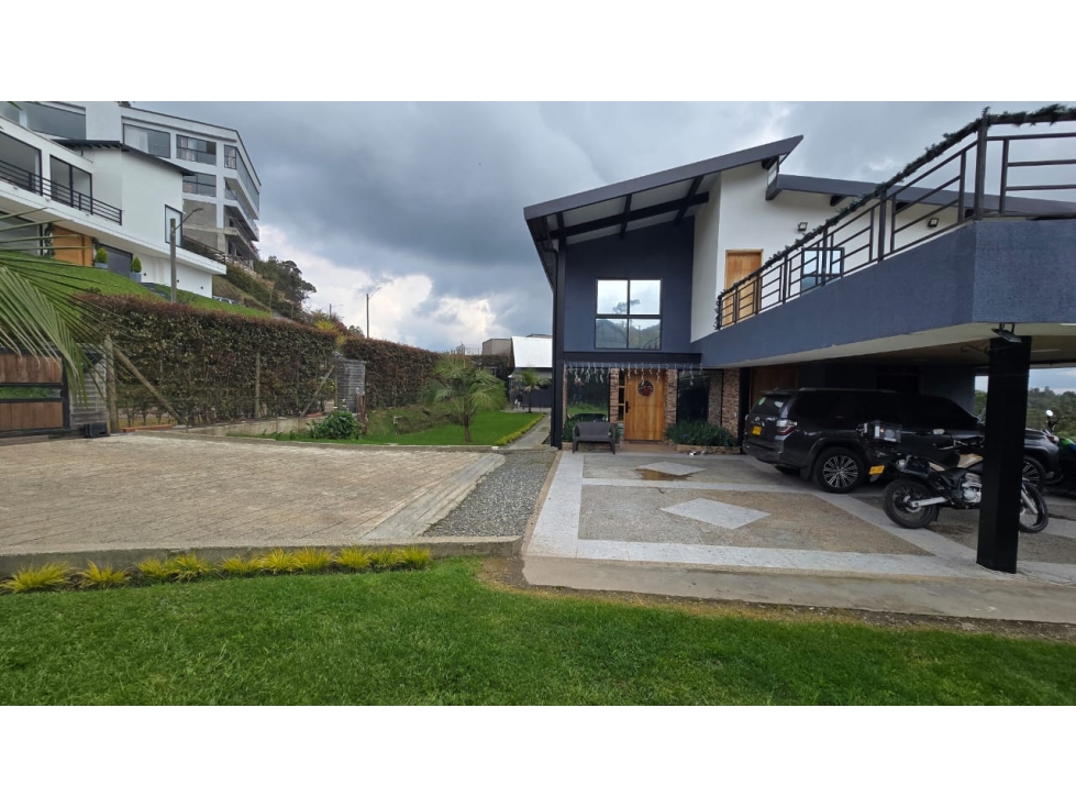 SE VENDE CASA CAMPESTRE EN LOMA DE LOS ESCOBERO - ENVIGADO