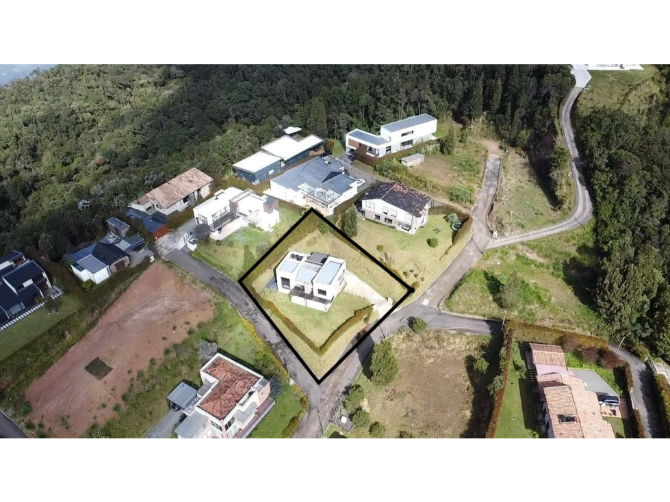 SE VENDE HERMOSA CASA CAMPESTRE LOMA DEL ESCOBERO - ENVIGADO - 1