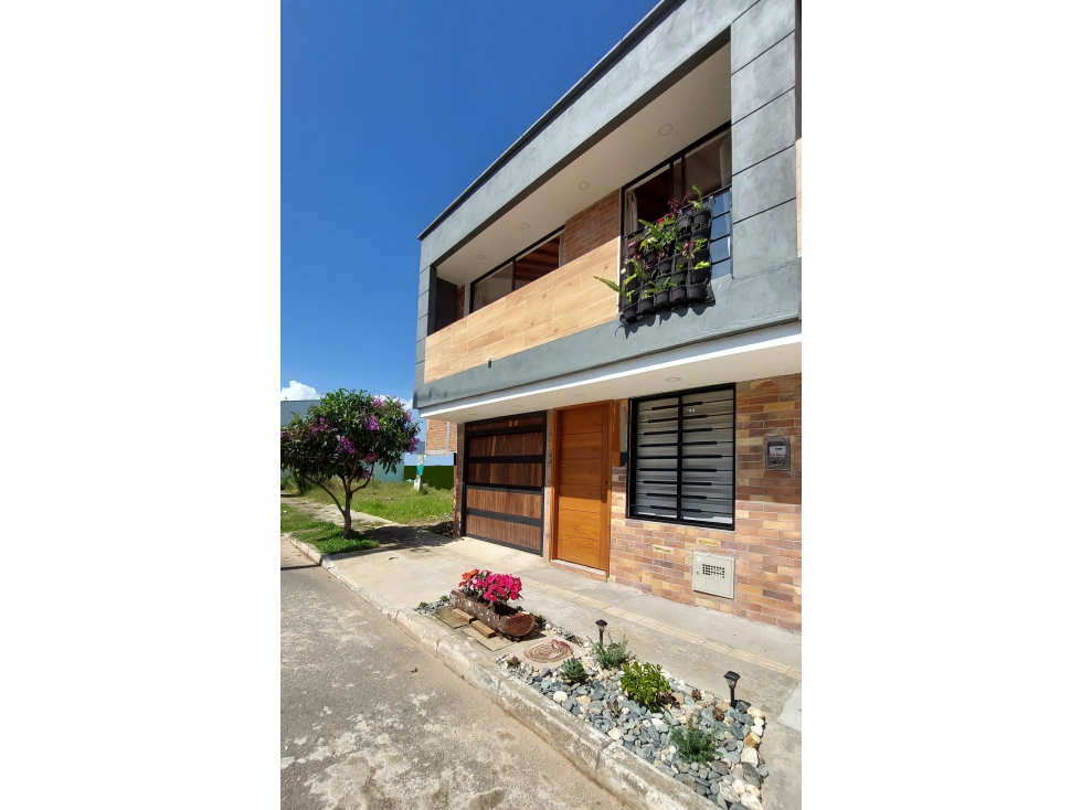 SE VENDE CASA URBANA EN LA CEJA ANTIOQUIA