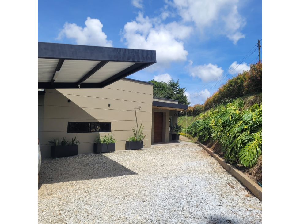SE VENDE LINDA CASA CAMPESTRE EN SAN ANTONIO DE PEREIRA