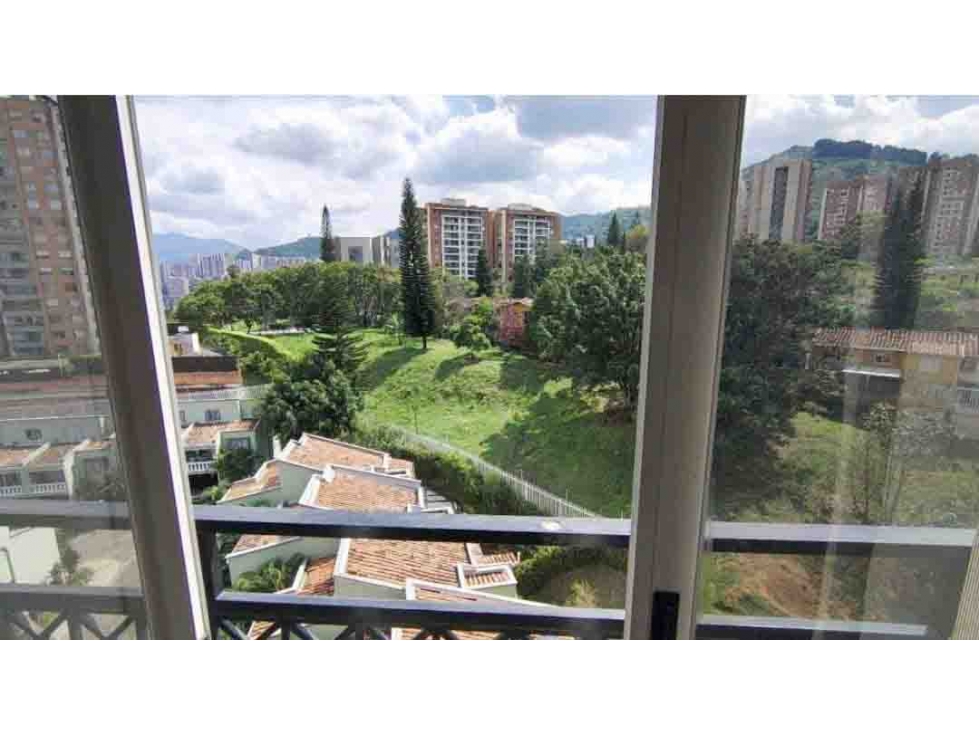 VENTA DE APARTAMENTO EN LA LOMA DE LOS BERNAL. — foto 3