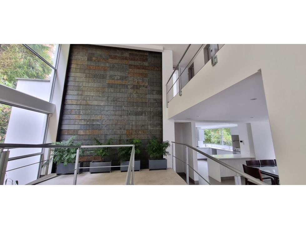 VENDO CASA CON DISEÑO EXCLUSIVO UNIDAD MUY PRIVADA SABANETA — foto 4