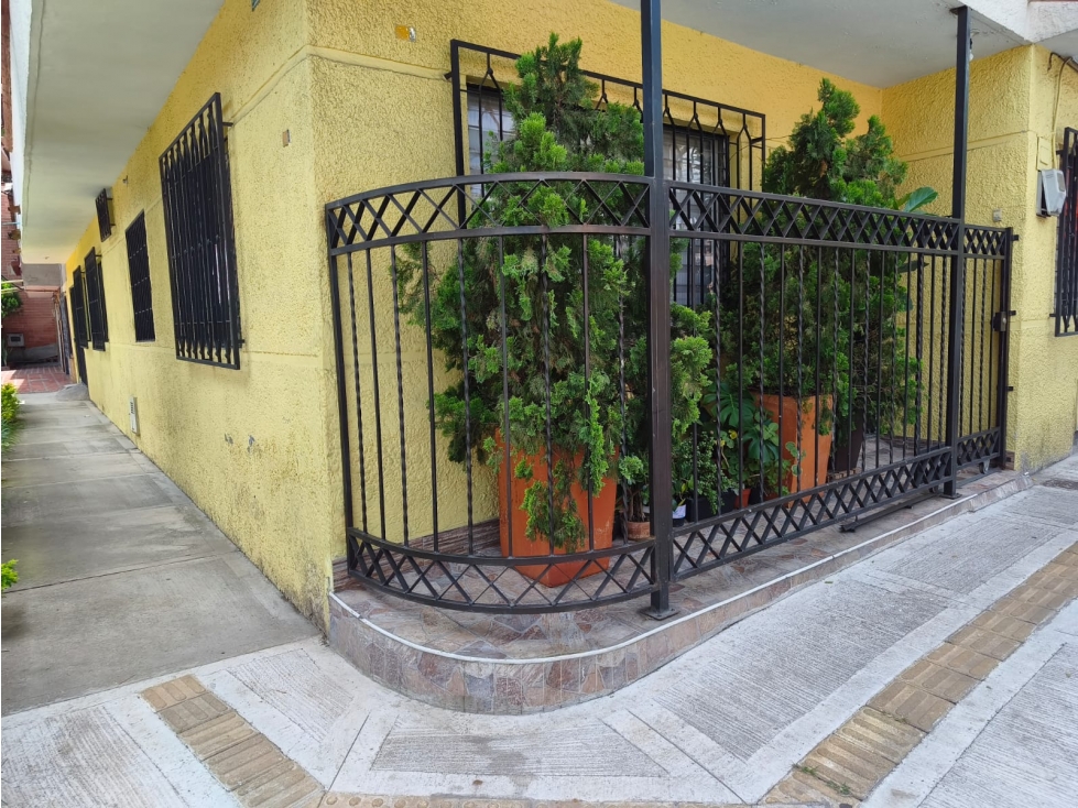 CASA ESQUINERA EN VENTA ENVIGADO PRIMAVERA EN EDIFICIO PH 1 PISO