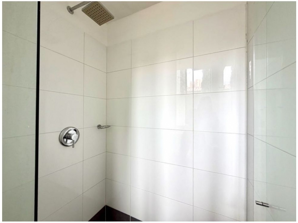 APARTAMENTO CON TERRAZA LOMA DEL ESMERALDAL CON COLEGA — foto 3