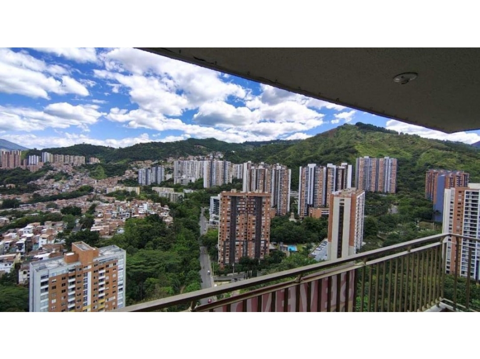 VENTA DE APARTAMENTO EN LA LOMA DE LOS BERNAL. — foto 3
