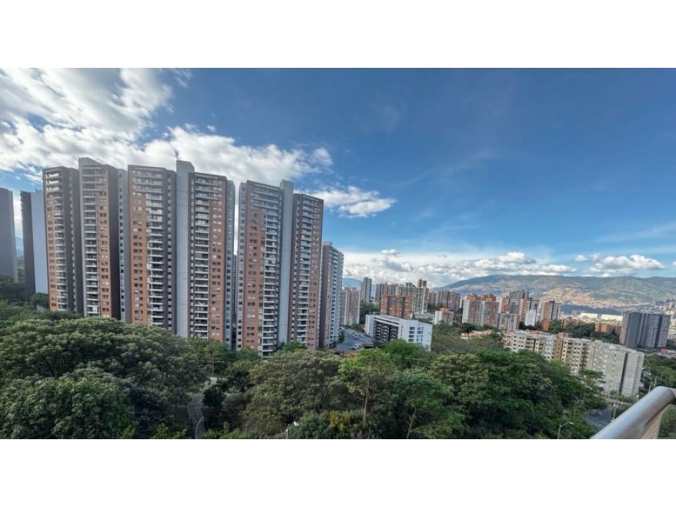 VENTA DE APARTAMENTO EN LA LOMA DE LOS BERNAL. — foto 3